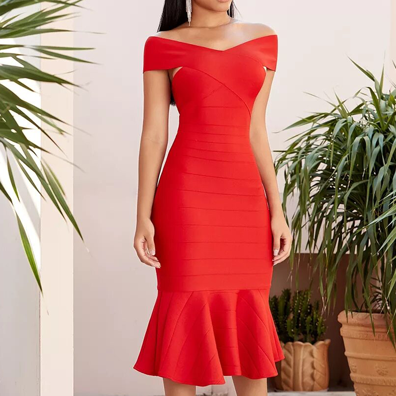robe rouge à col bateau